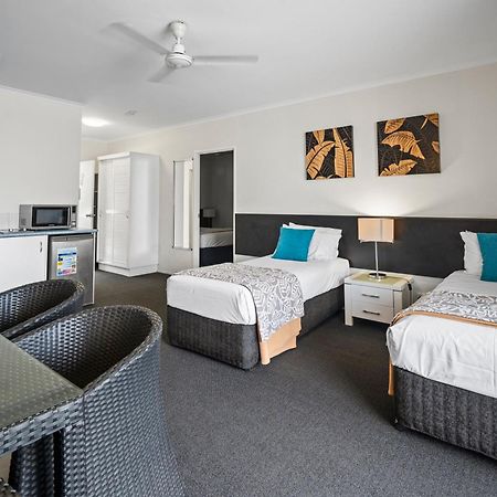 Colonial Palms Motor Inn Эйрли-Бич Экстерьер фото