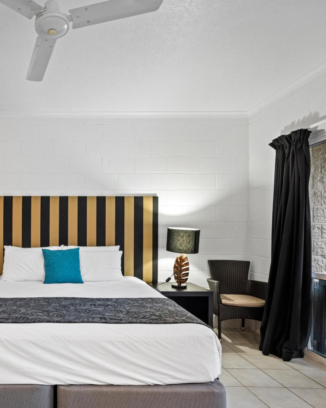 Colonial Palms Motor Inn Эйрли-Бич Экстерьер фото