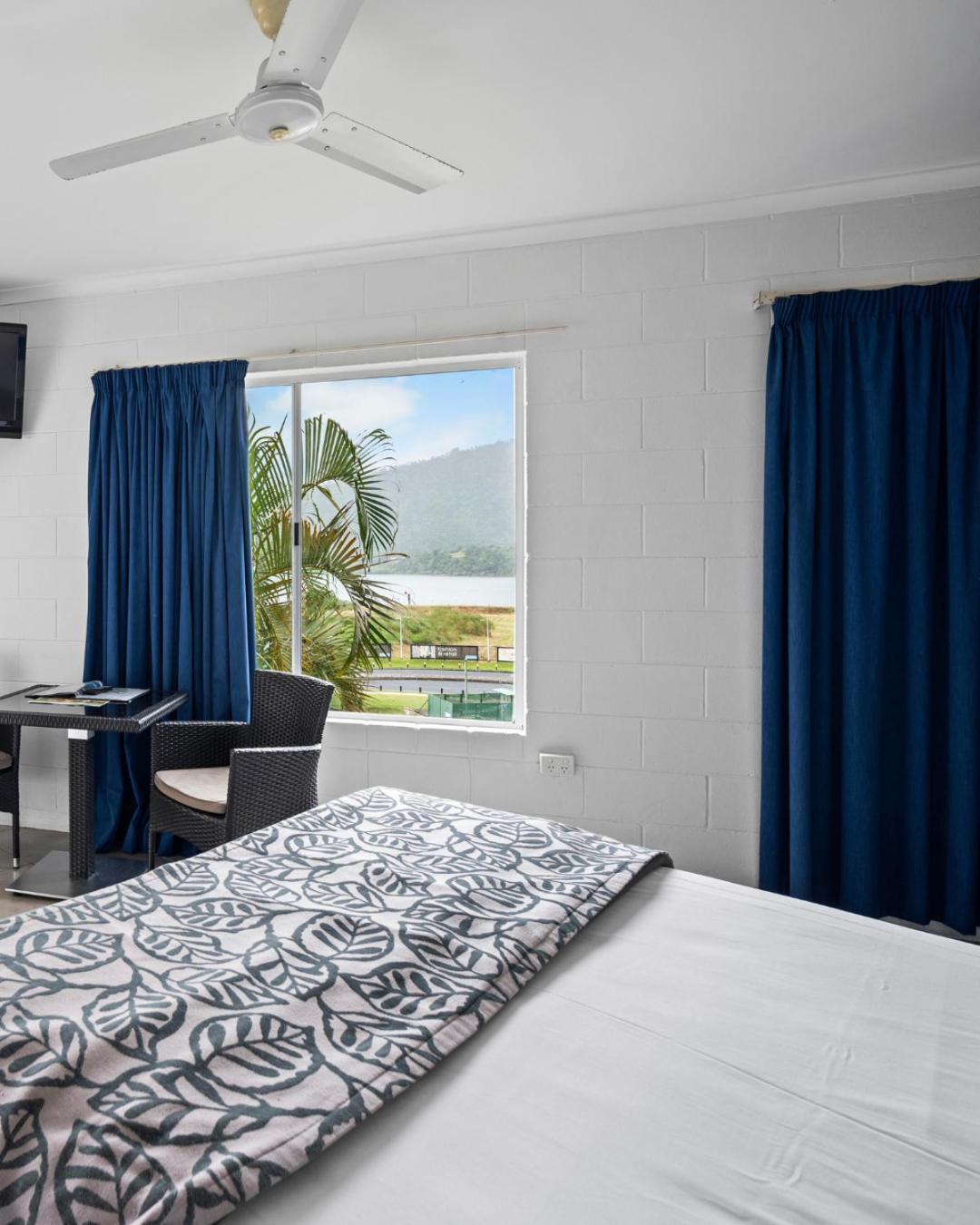 Colonial Palms Motor Inn Эйрли-Бич Экстерьер фото